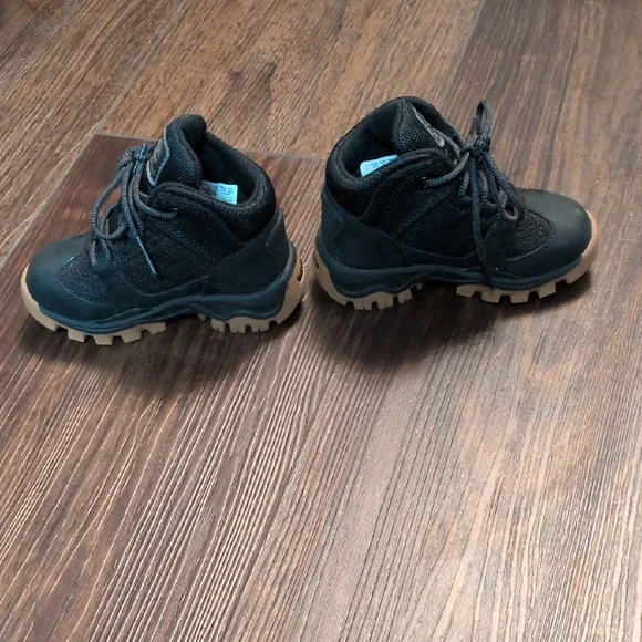 Timberland Kids Black Boots with Tan Soles - Picture 2 of 4